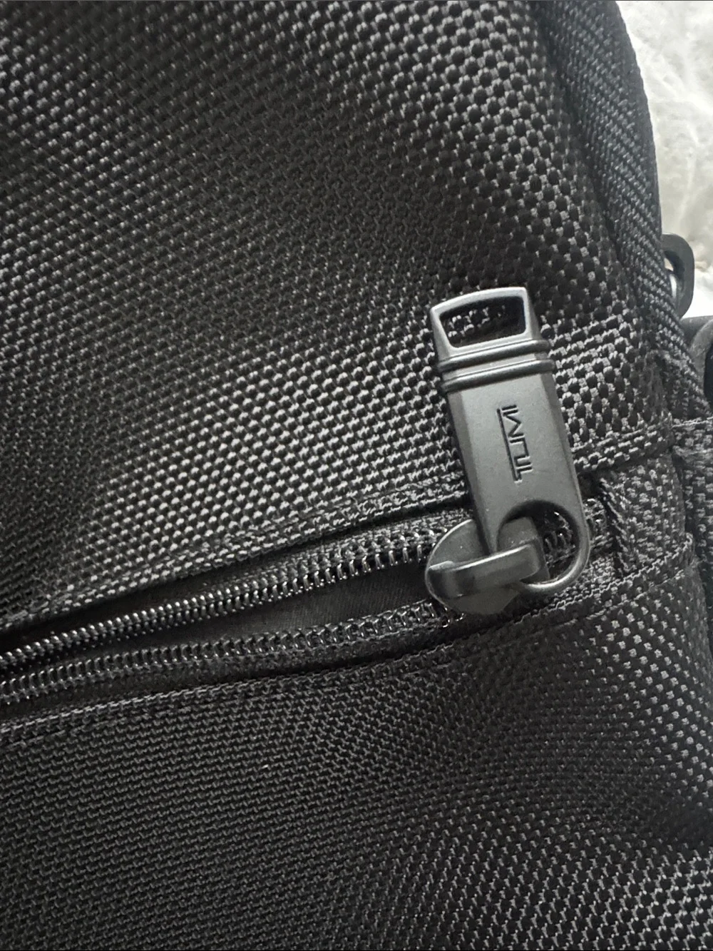TUMI Black Laptop Briefcase - Sleek Professional Carrying Case